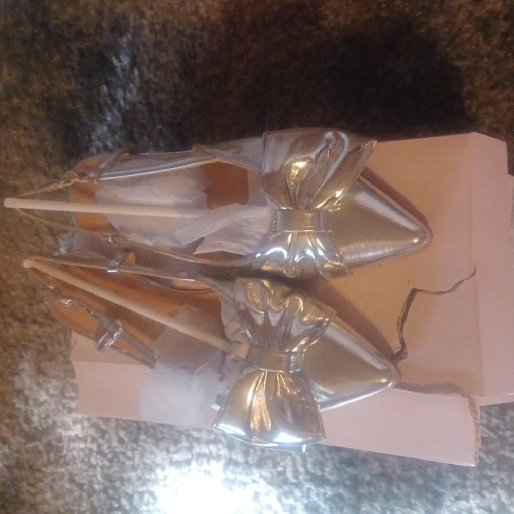 Chinese Laundry-Elegant Silver Bow Women's Shoes